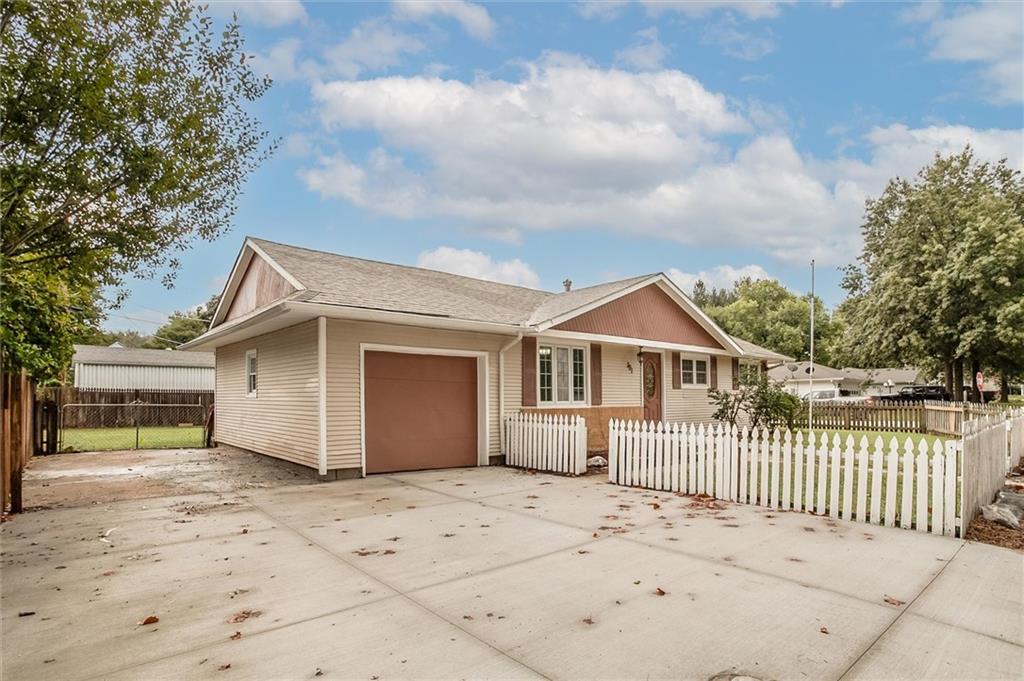 301 Hudson Street Buckner, MO 64016 - Photo 3 of 32