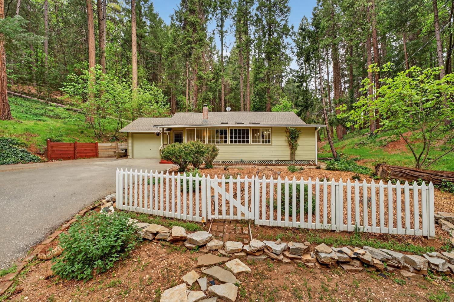 13940 Lower Colfax Road Grass Valley, CA 95945 - Photo 4 of 34