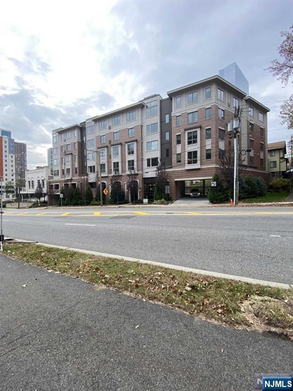 2001 Hudson Terrace, Unit 602 Fort Lee, NJ 07024 - Photo 2 of 16