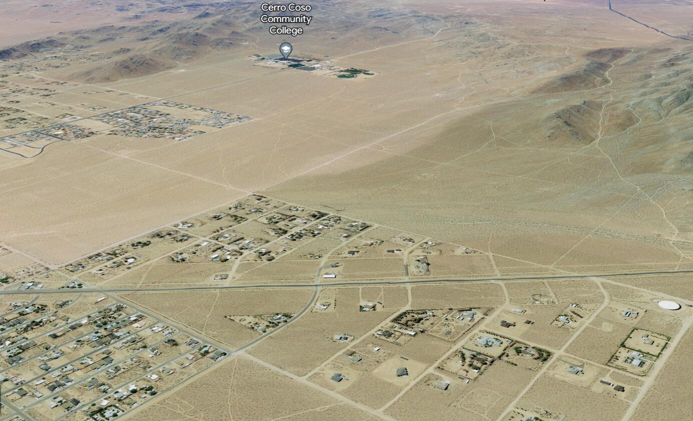 Garth Street Ridgecrest, CA 93555 - Photo 14 of 19 a bathroom with a bathtub