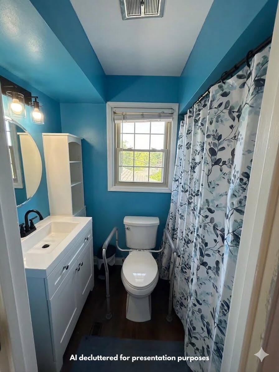 531 Springhill Road Danville, KY 40422 - Photo 11 of 21 Master Bath: Upper Level