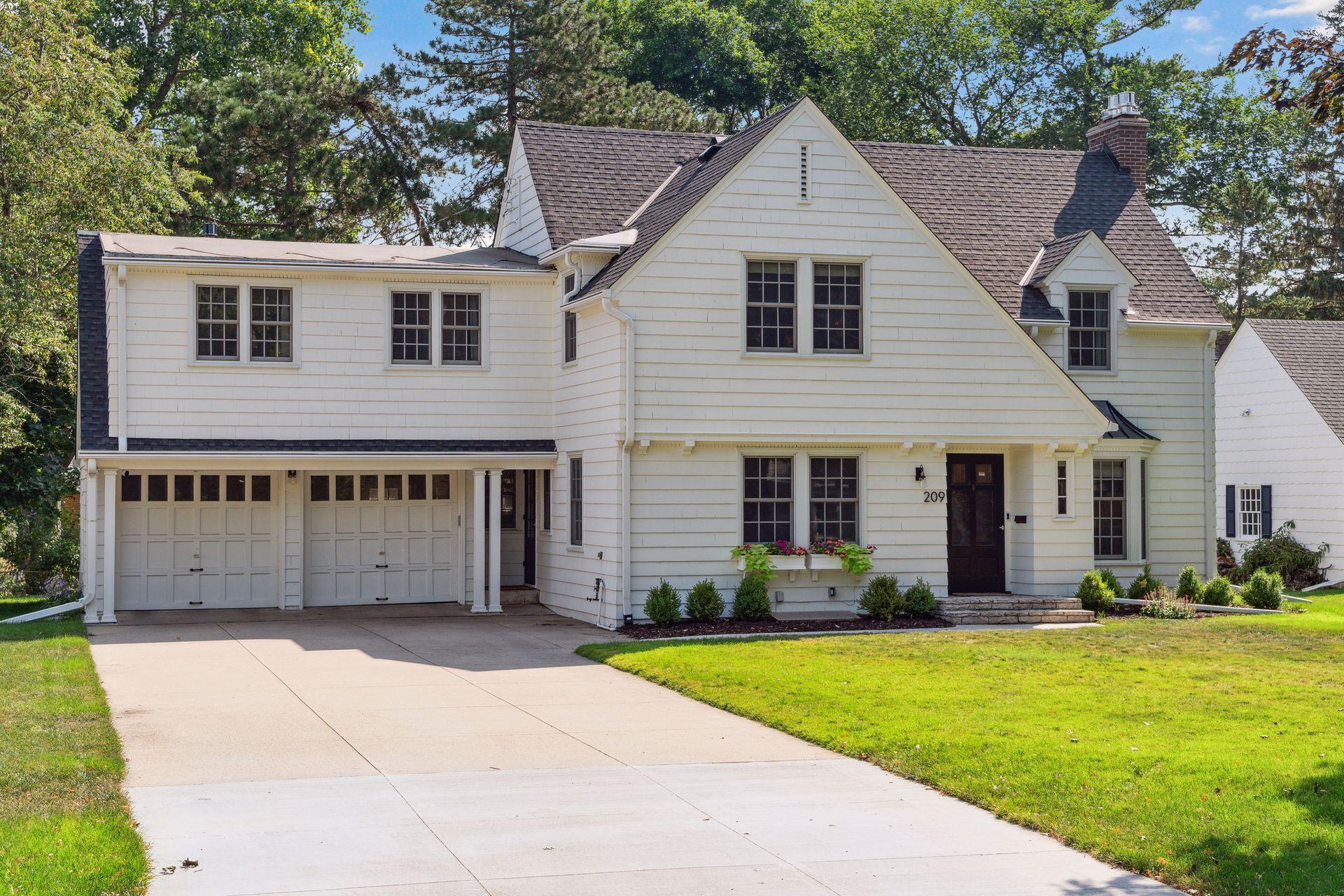 209 Ashley Road Hopkins, MN 55343 - Photo 3 of 54