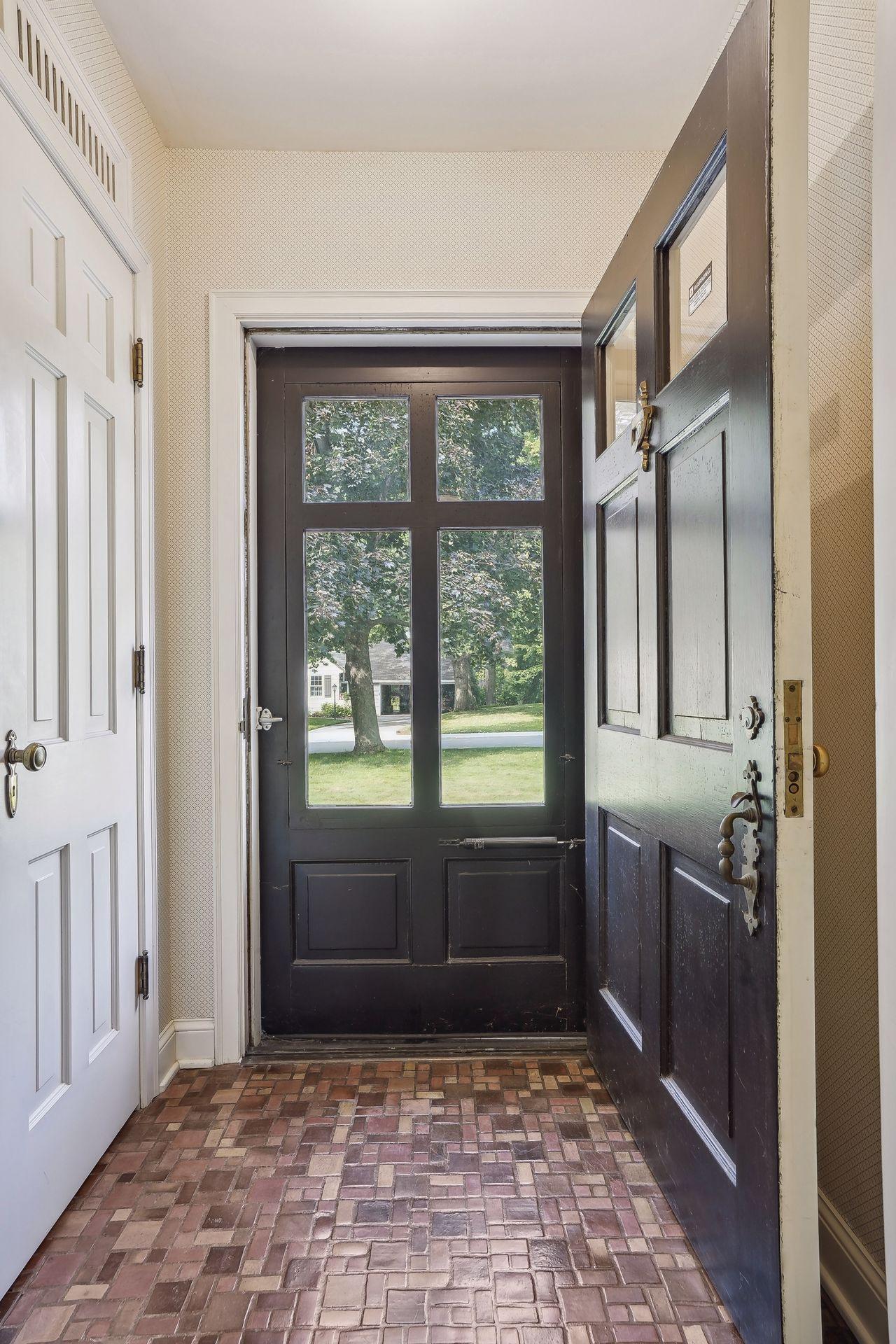 209 Ashley Road Hopkins, MN 55343 - Photo 6 of 54