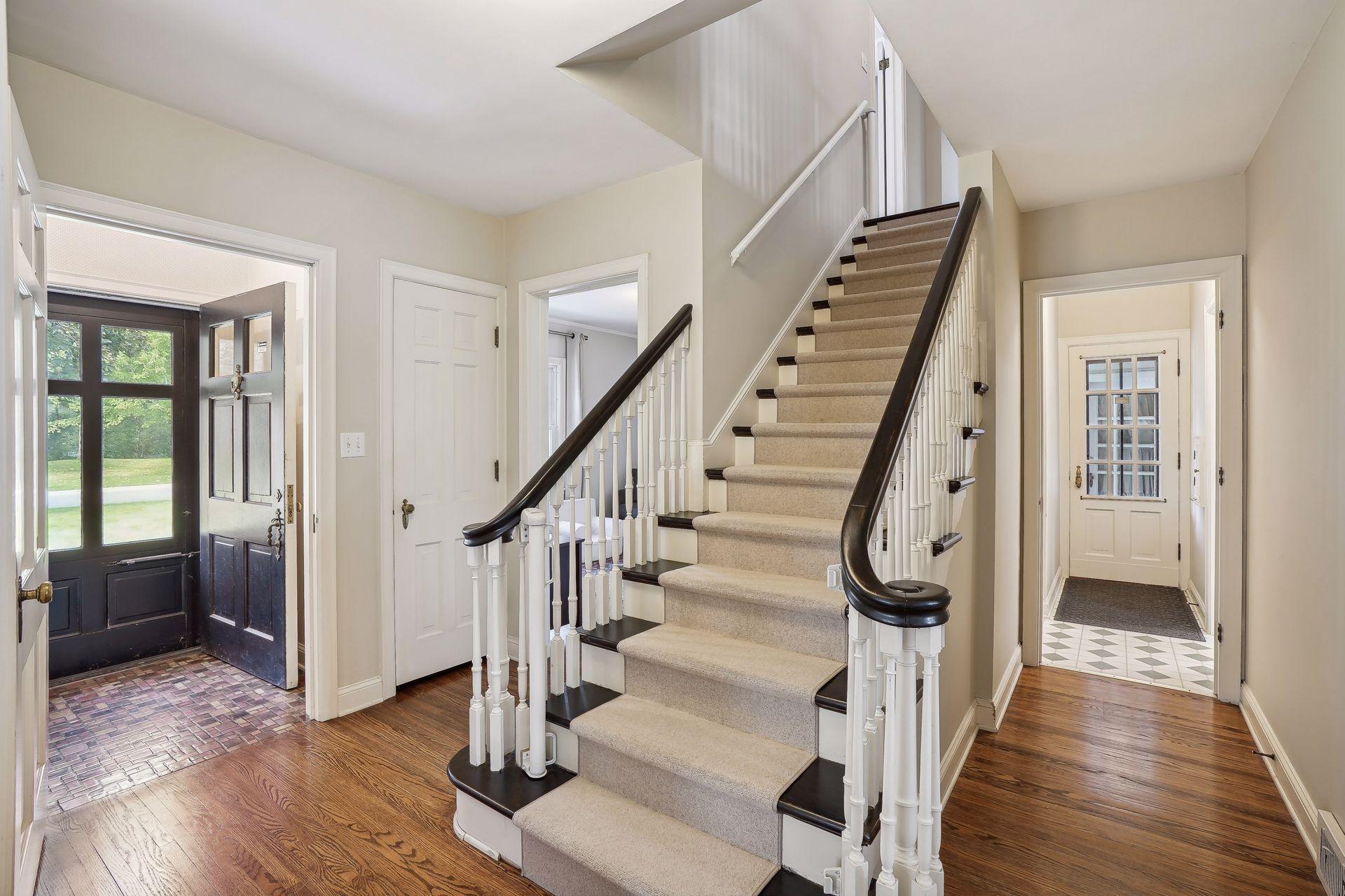 209 Ashley Road Hopkins, MN 55343 - Photo 7 of 54