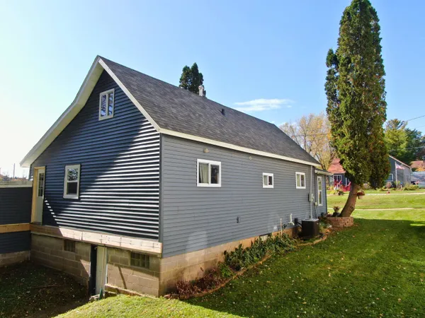 $221,000 | 404 Division Street, Ontario, WI 54651