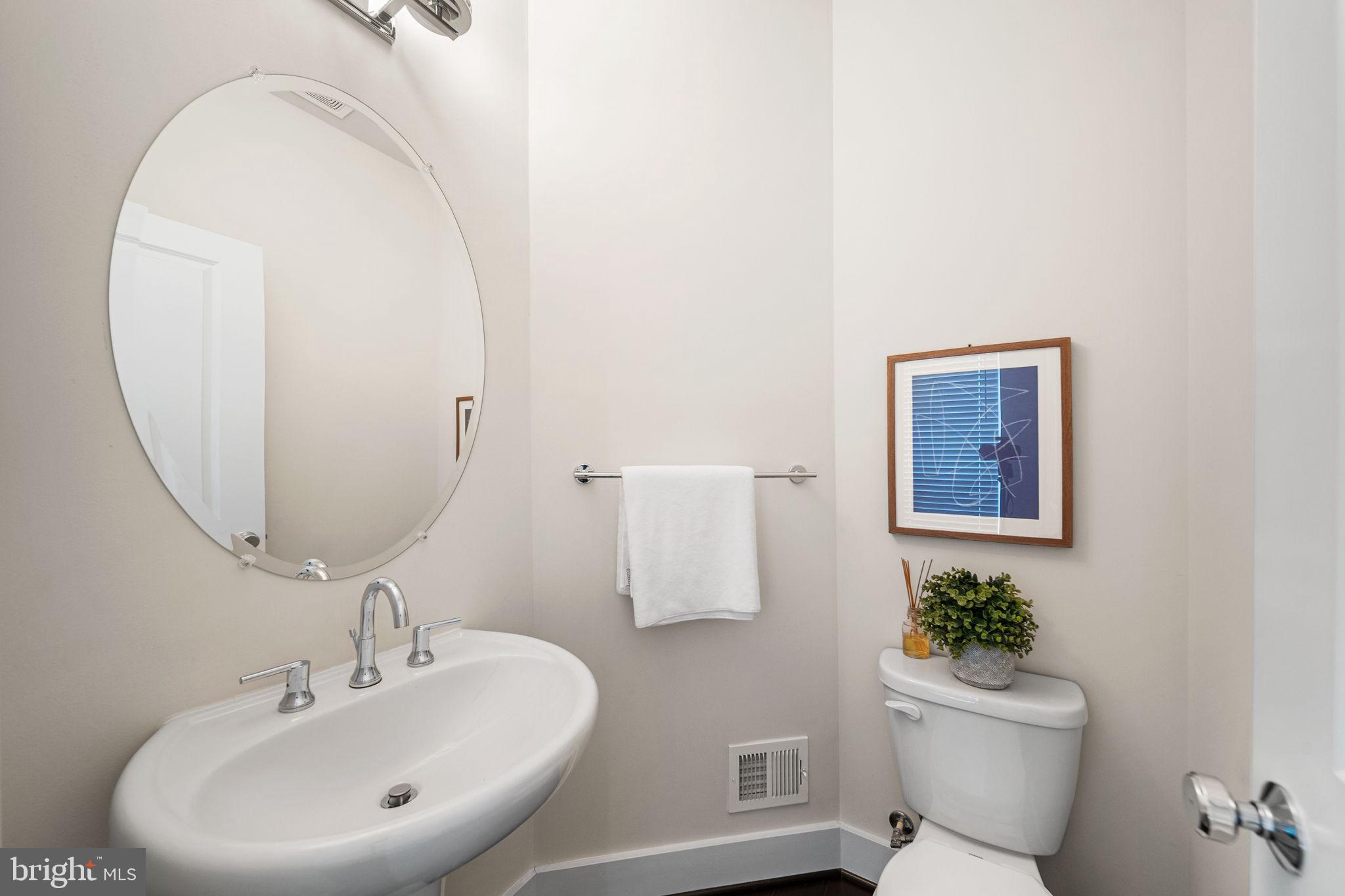 4973 Lakeside Crossing Chantilly, VA 20151 - Photo 16 of 40 Main Level Half Bath