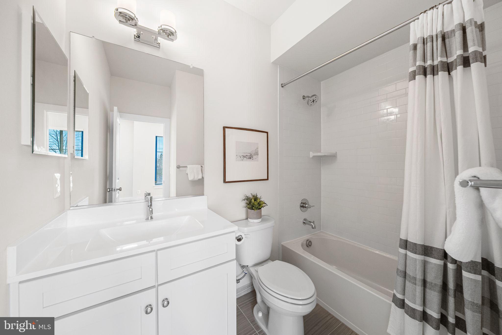 4973 Lakeside Crossing Chantilly, VA 20151 - Photo 22 of 40 Ensuite Bathroom