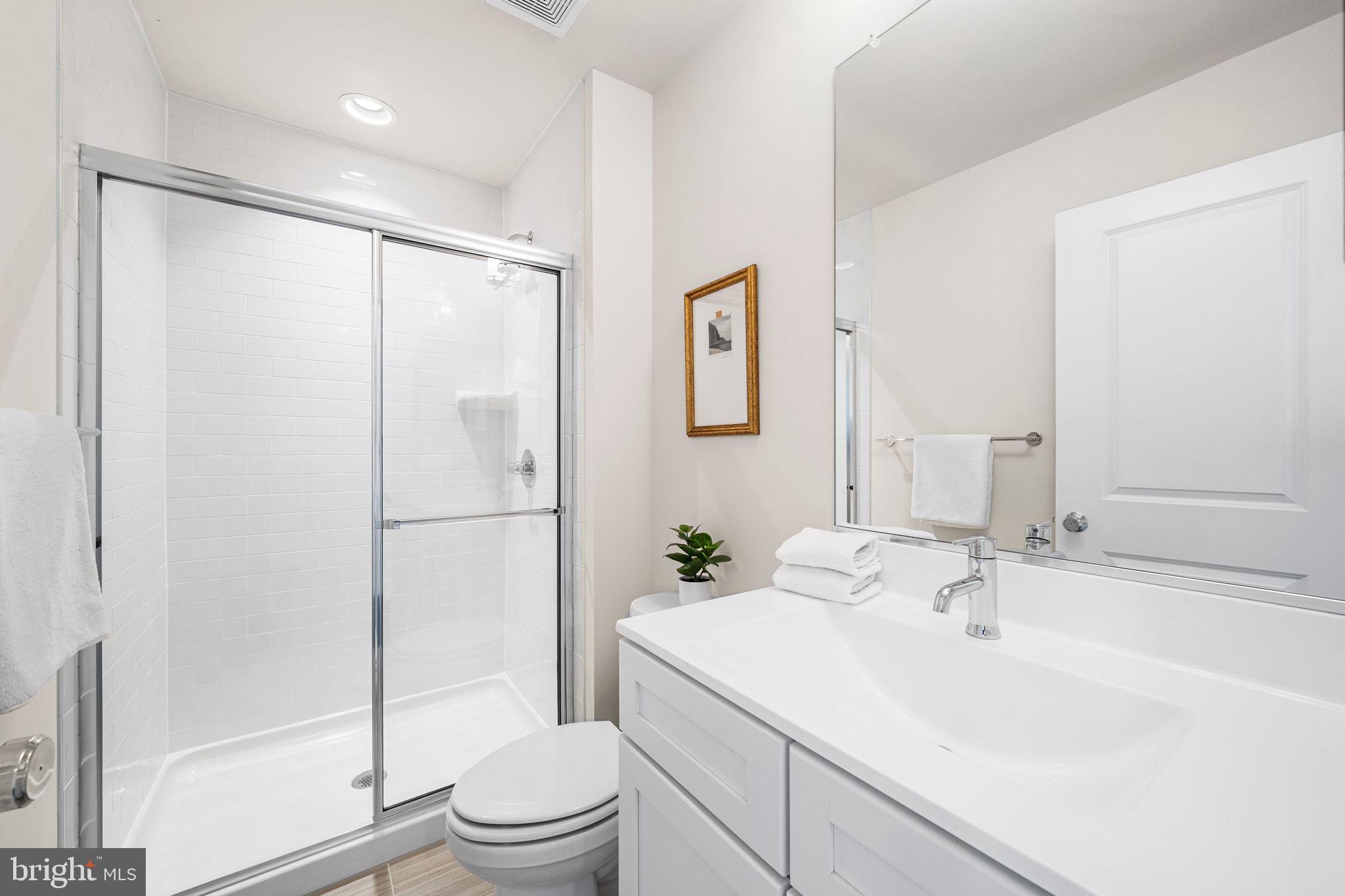 4973 Lakeside Crossing Chantilly, VA 20151 - Photo 31 of 40 Fourth Level Full Bath