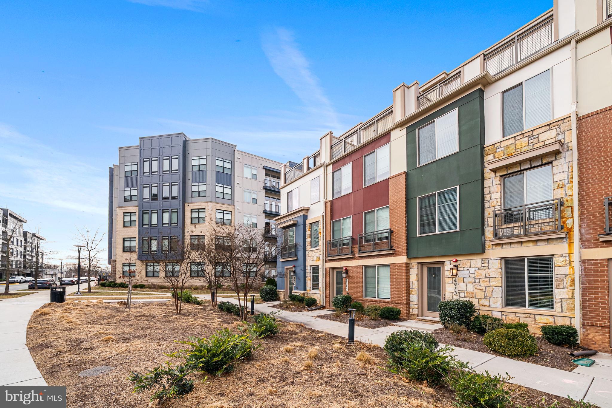 4973 Lakeside Crossing Chantilly, VA 20151 - Photo 35 of 40 Front Exterior