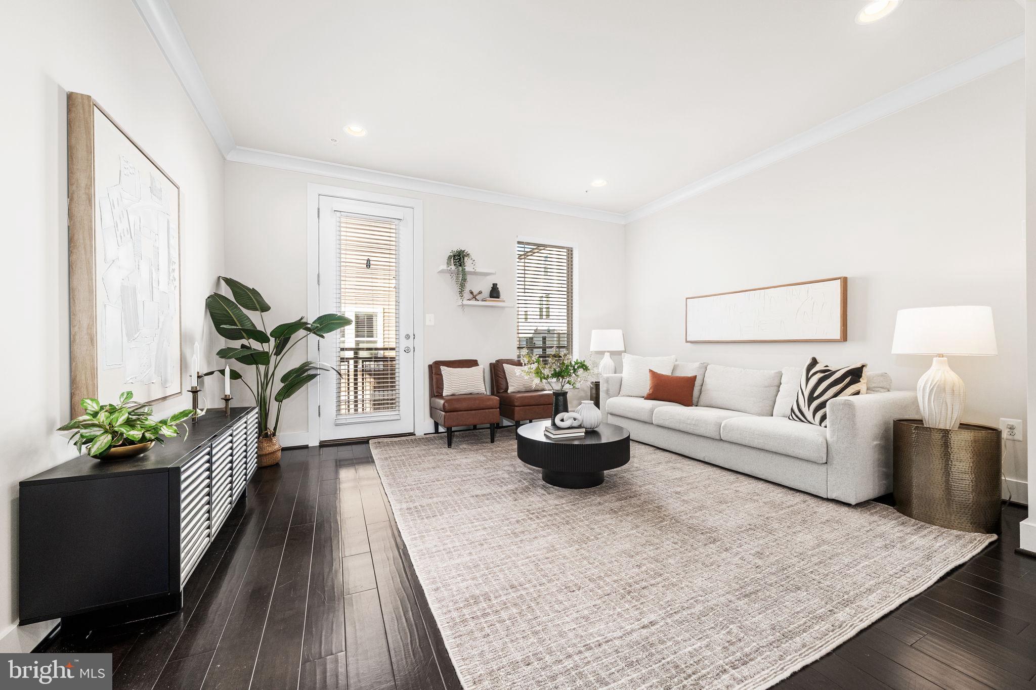 4973 Lakeside Crossing Chantilly, VA 20151 - Photo 6 of 40 Main Level Living Room