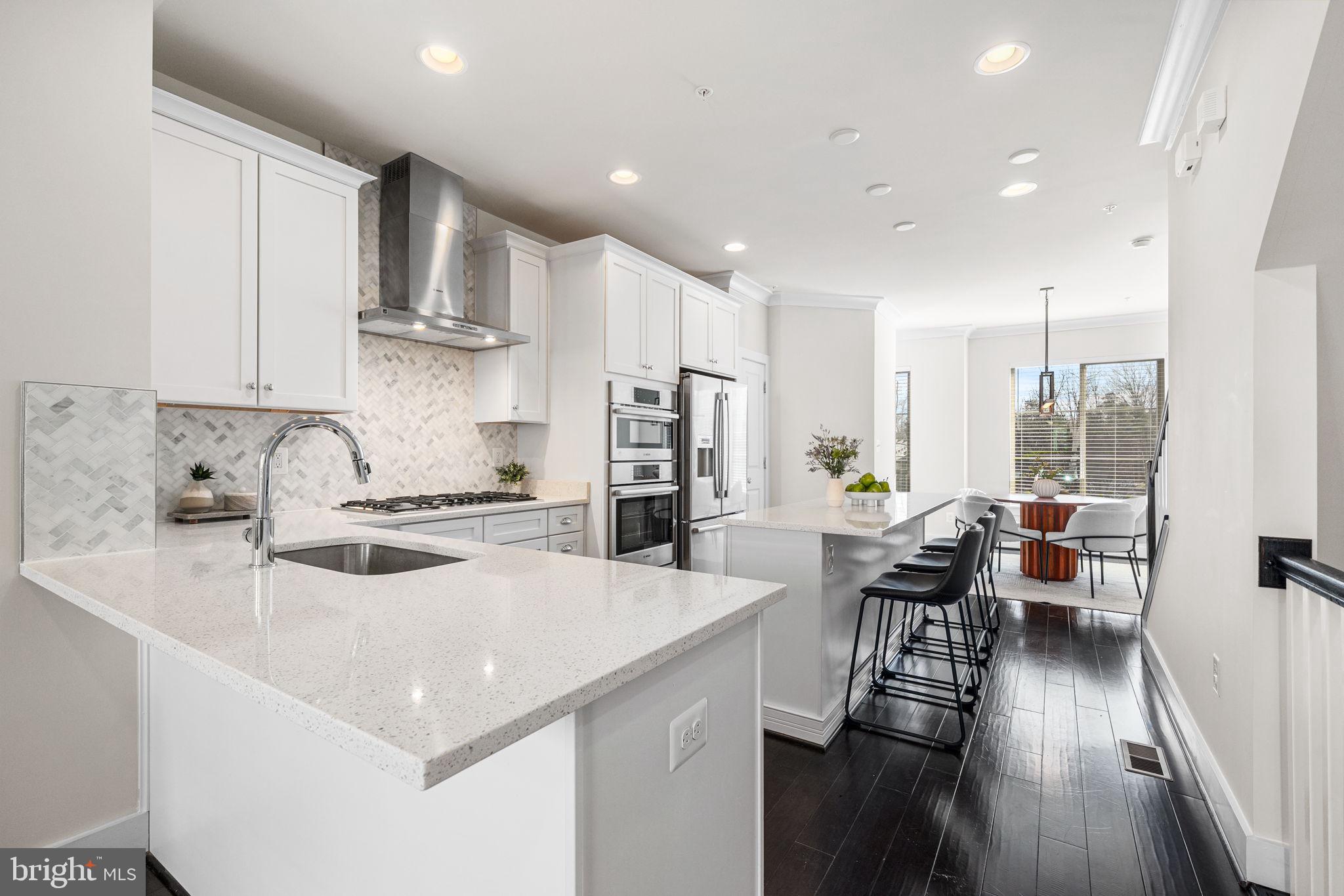 4973 Lakeside Crossing Chantilly, VA 20151 - Photo 8 of 40 Kitchen