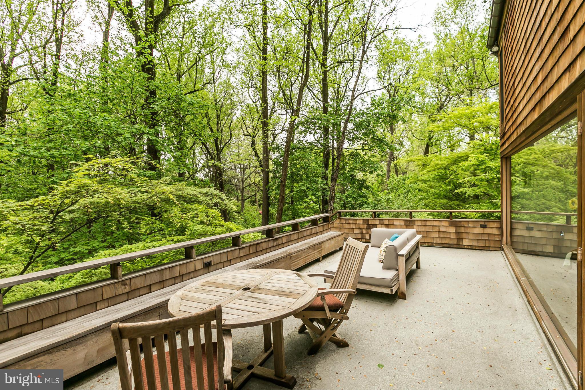 919 Rolandvue Road Towson, MD 21204 - Photo 5 of 30 Living Room Deck