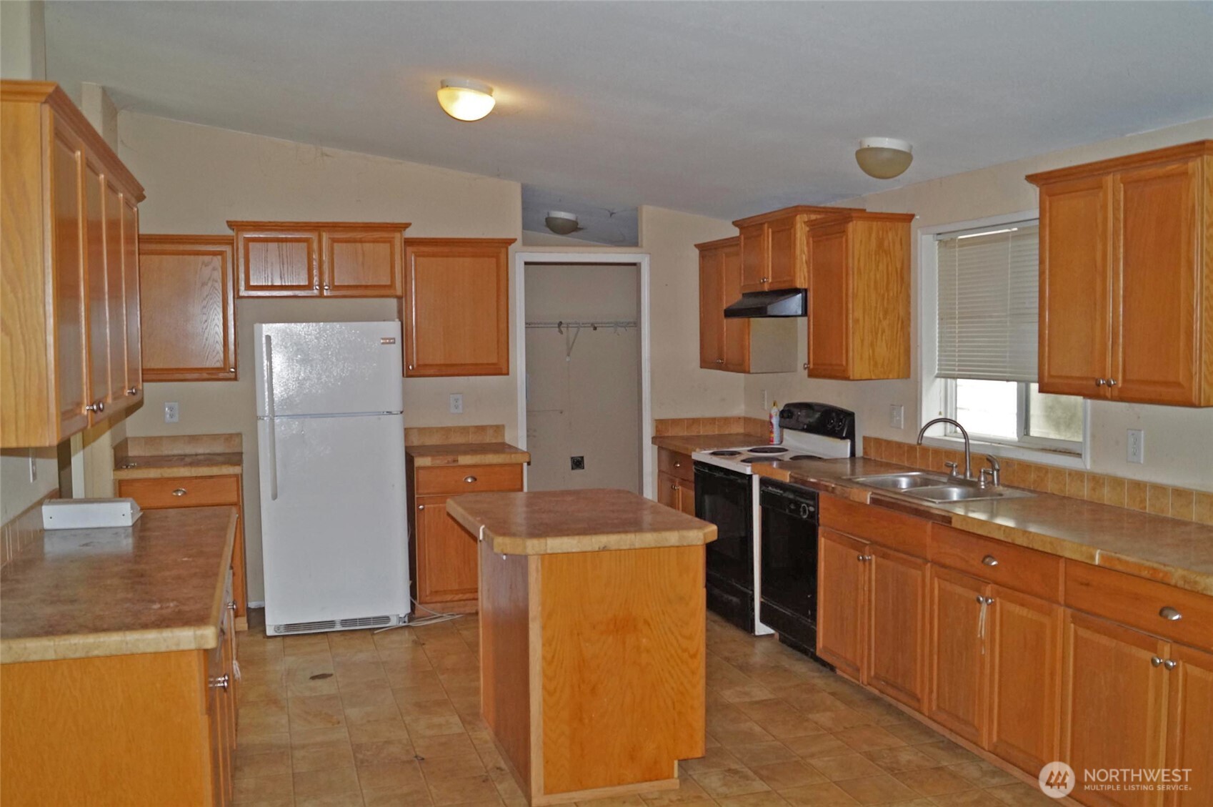 7871 West Shelton Matlock Road Shelton, WA 98584 - Photo 6 of 13 a kitchen with stainless steel appliances granite countertop a refrigerator stove and sink