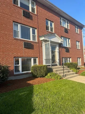 $2,300 | 39 Carey Avenue, Unit 5, Watertown, MA 02472