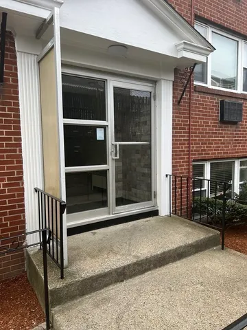 $2,300 | 39 Carey Avenue, Unit 5, Watertown, MA 02472