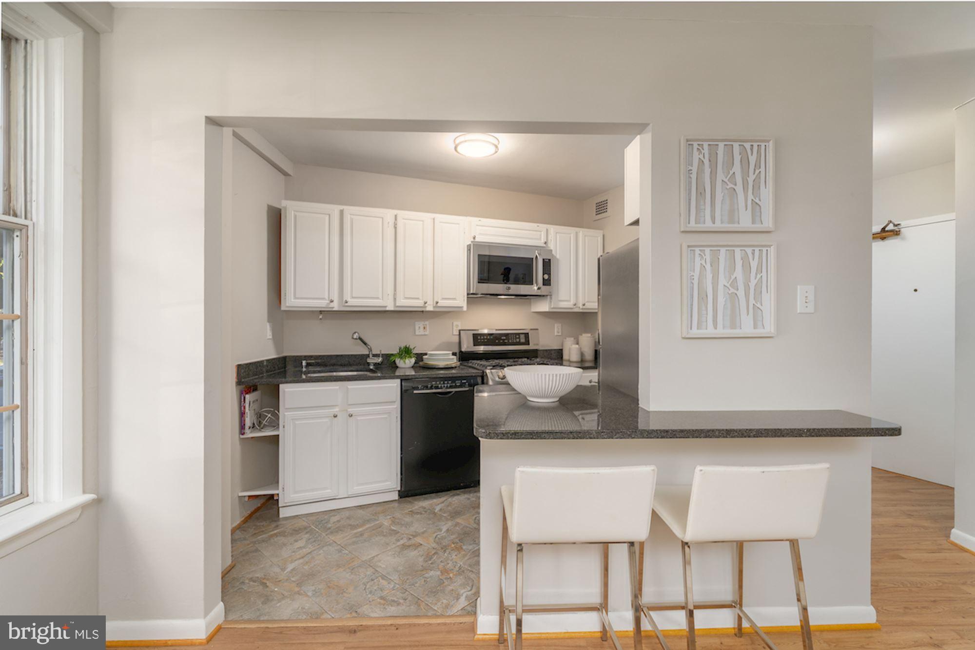 1880 Columbia Road Northwest, Unit 102 Washington, DC 20009 - Photo 15 of 25 Kitchen w/breakfast bar