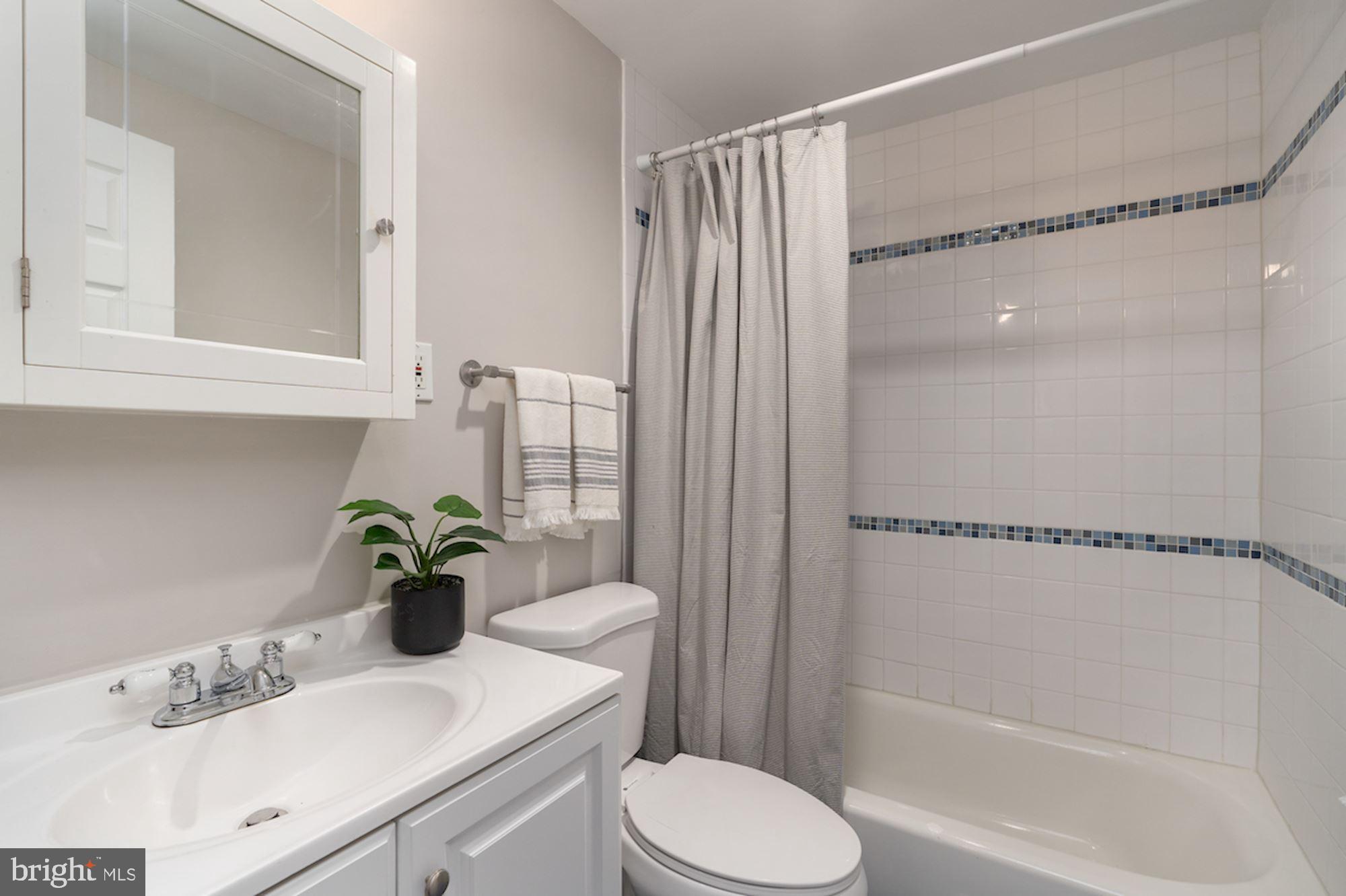 1880 Columbia Road Northwest, Unit 102 Washington, DC 20009 - Photo 20 of 25 Bath