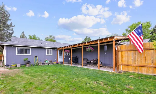 $308,500 | 276 Northeast 10th Street, Madras, OR 97741
