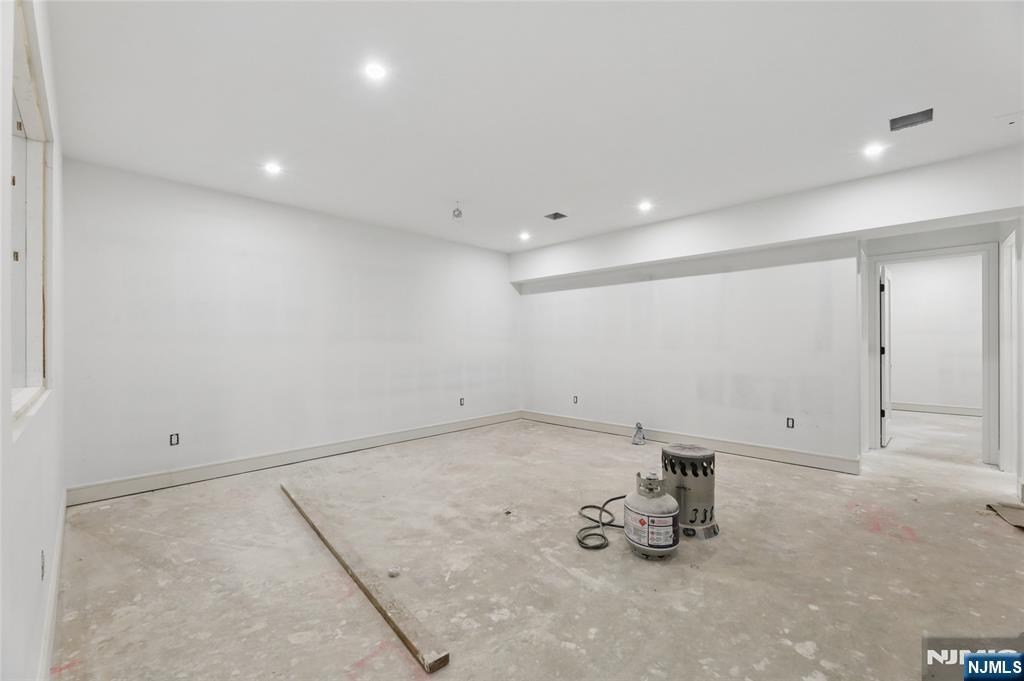 70 Carleton Road Cresskill, NJ 07626 - Photo 28 of 31