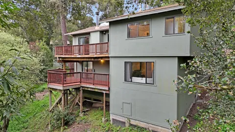 a picture of a wall with a white wall