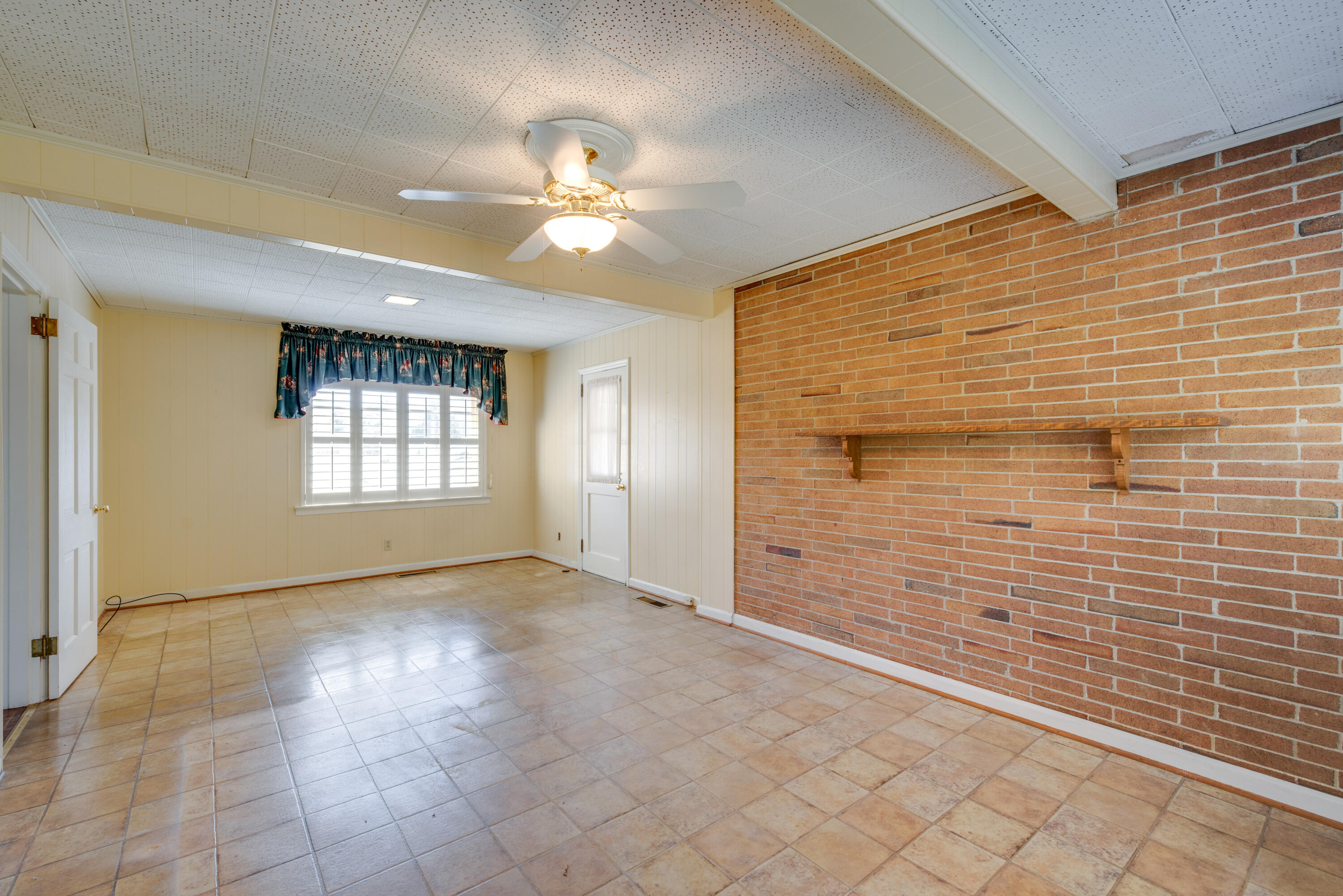 1607 South Rugby Place Chattanooga, TN 37412 - Photo 12 of 29 Den / Family Room