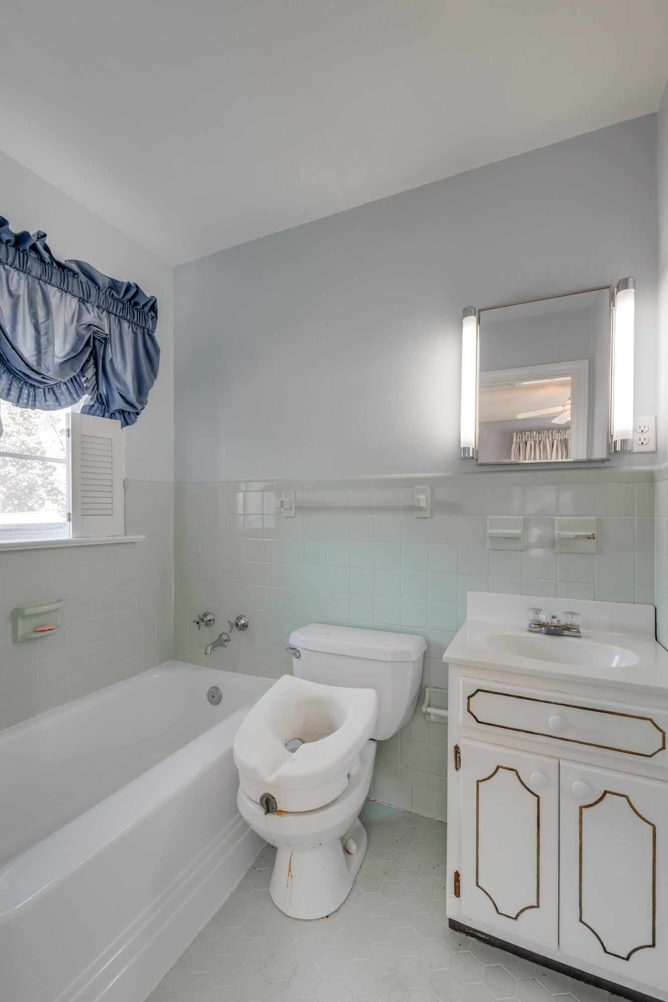 1607 South Rugby Place Chattanooga, TN 37412 - Photo 16 of 29 Primary Bathroom