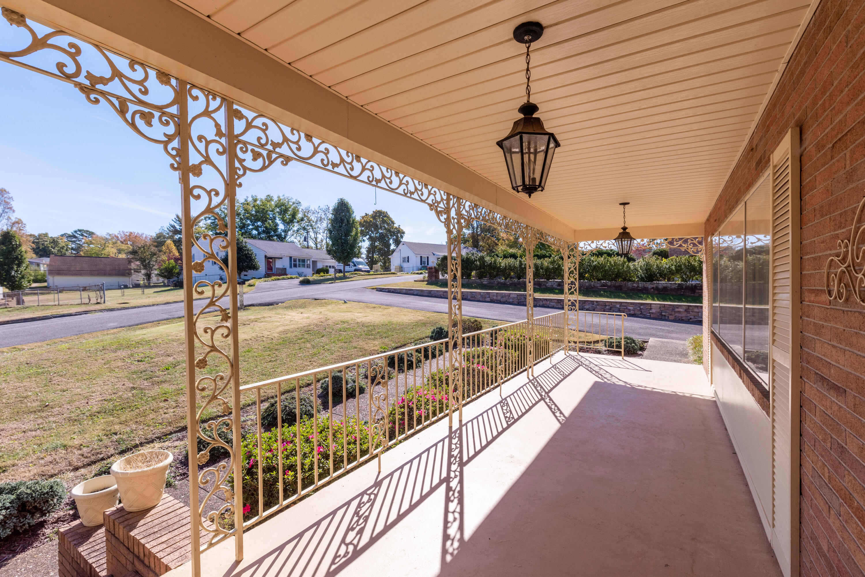 1607 South Rugby Place Chattanooga, TN 37412 - Photo 4 of 29 Covered Front Porch