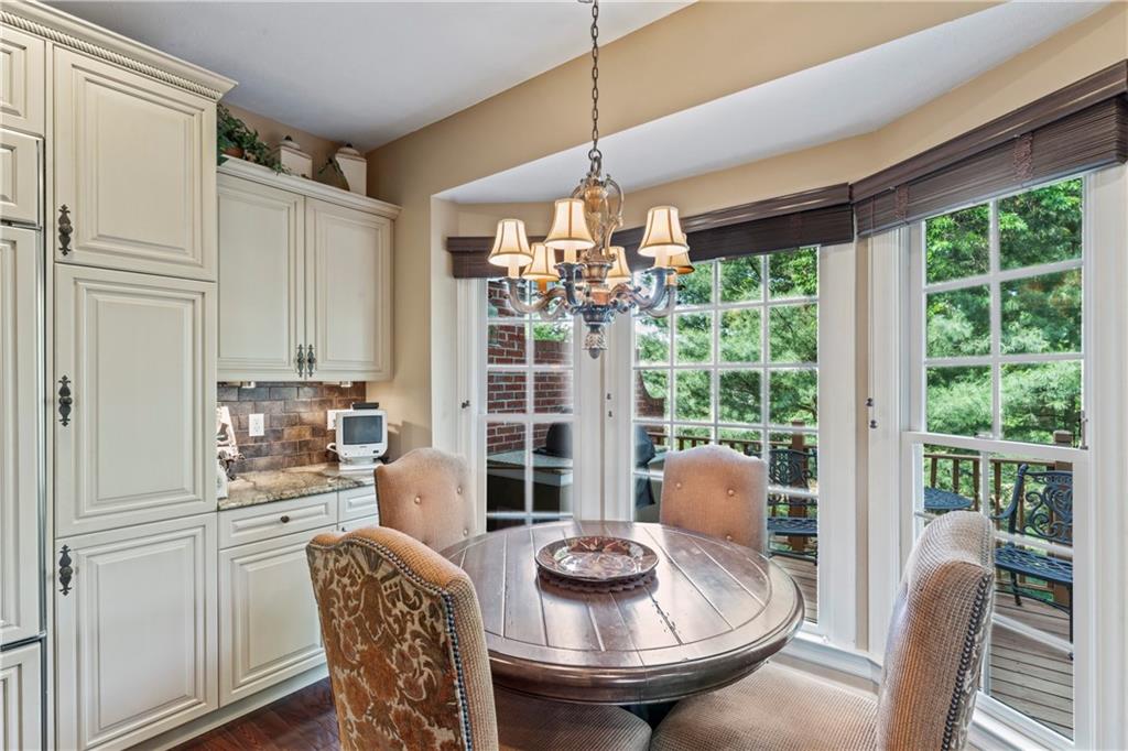 692 Highpointe Drive Pittsburgh, PA 15220 - Photo 11 of 35