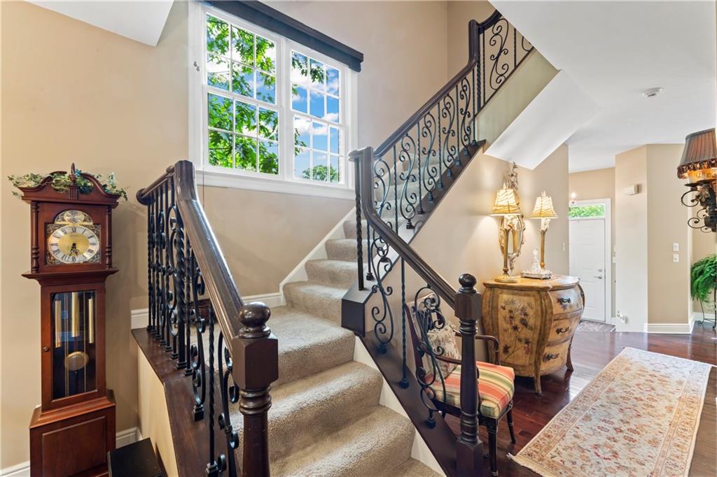 692 Highpointe Drive Pittsburgh, PA 15220 - Photo 14 of 35