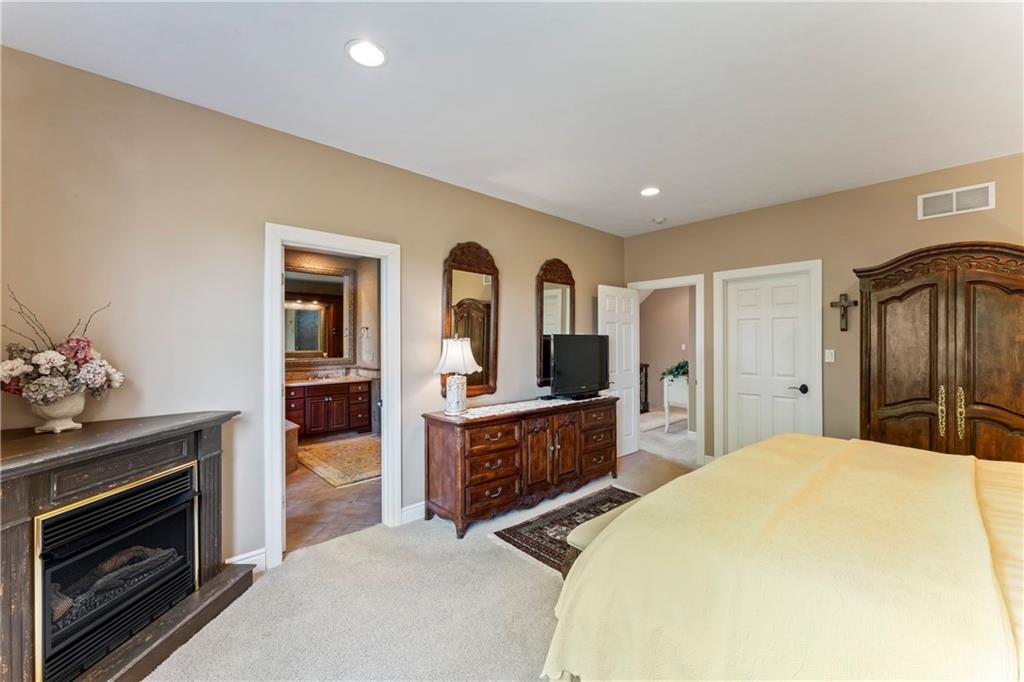 692 Highpointe Drive Pittsburgh, PA 15220 - Photo 16 of 35