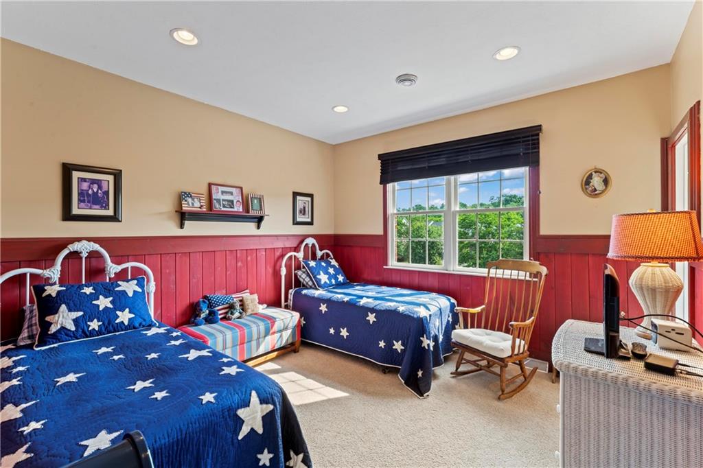 692 Highpointe Drive Pittsburgh, PA 15220 - Photo 18 of 35