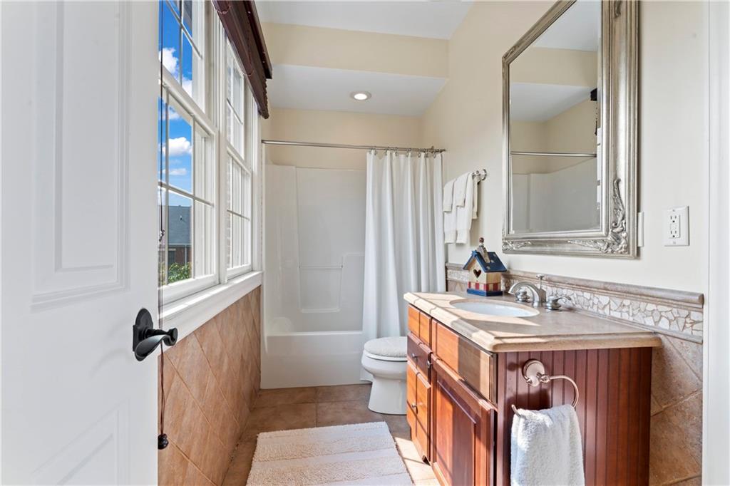 692 Highpointe Drive Pittsburgh, PA 15220 - Photo 19 of 35