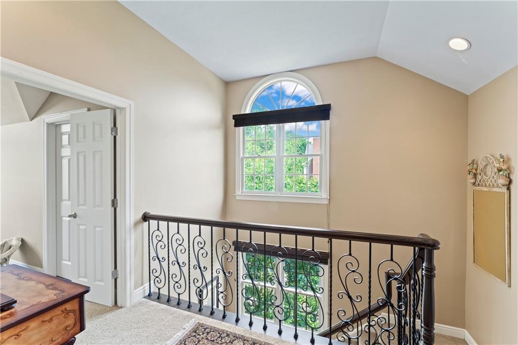 692 Highpointe Drive Pittsburgh, PA 15220 - Photo 20 of 35