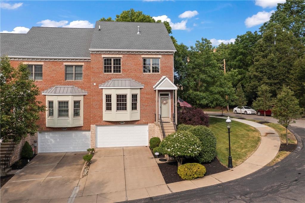 692 Highpointe Drive Pittsburgh, PA 15220 - Photo 2 of 35