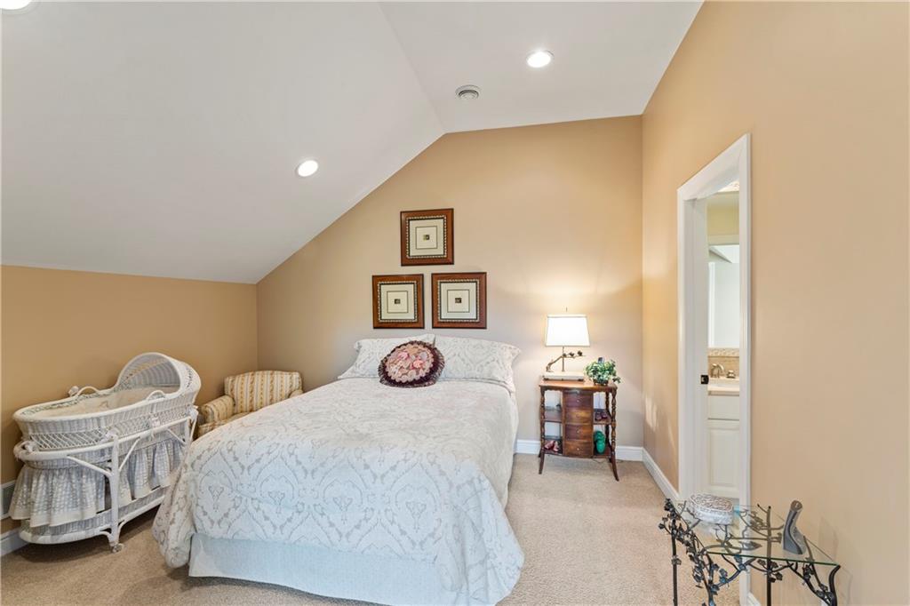 692 Highpointe Drive Pittsburgh, PA 15220 - Photo 21 of 35