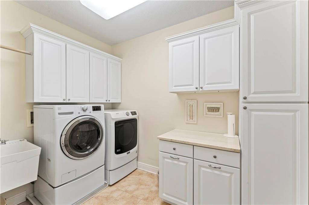 692 Highpointe Drive Pittsburgh, PA 15220 - Photo 23 of 35