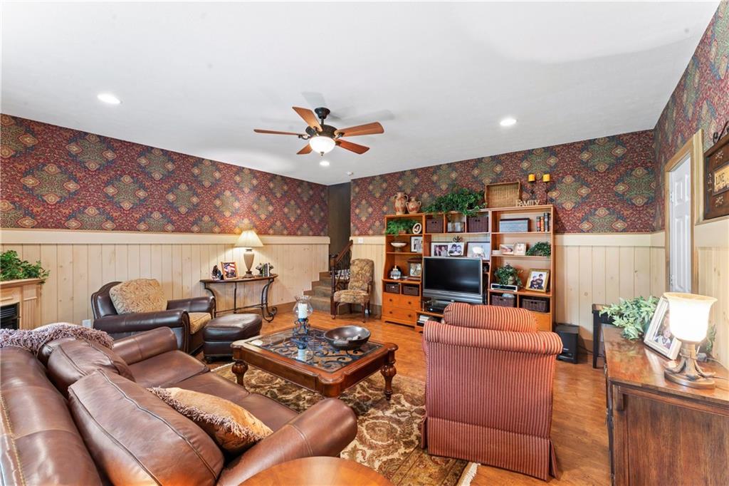 692 Highpointe Drive Pittsburgh, PA 15220 - Photo 25 of 35