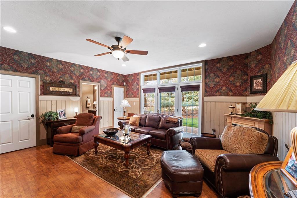 692 Highpointe Drive Pittsburgh, PA 15220 - Photo 26 of 35