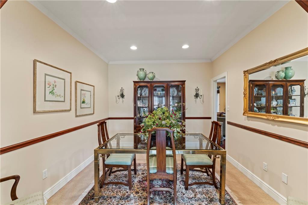 692 Highpointe Drive Pittsburgh, PA 15220 - Photo 5 of 35