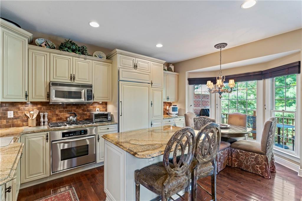 692 Highpointe Drive Pittsburgh, PA 15220 - Photo 10 of 35