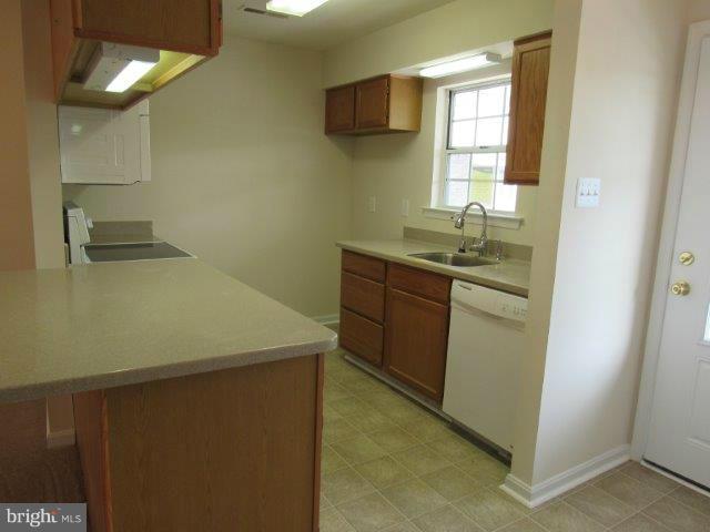 9258 Cherry Lane, Unit 29 Laurel, MD 20708 - Photo 6 of 22 Kitchen