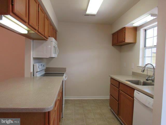 9258 Cherry Lane, Unit 29 Laurel, MD 20708 - Photo 9 of 22 Kitchen