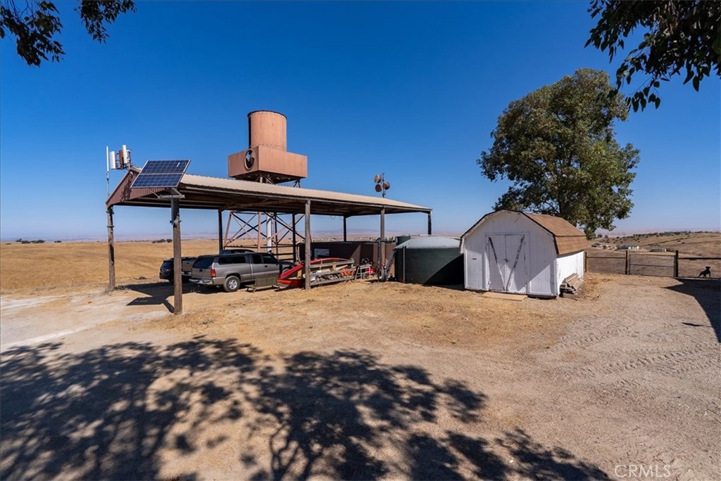 3815 Highway 41 Paso Robles, CA 93446 - Photo 28 of 40 a view of a house with backyard and sitting area