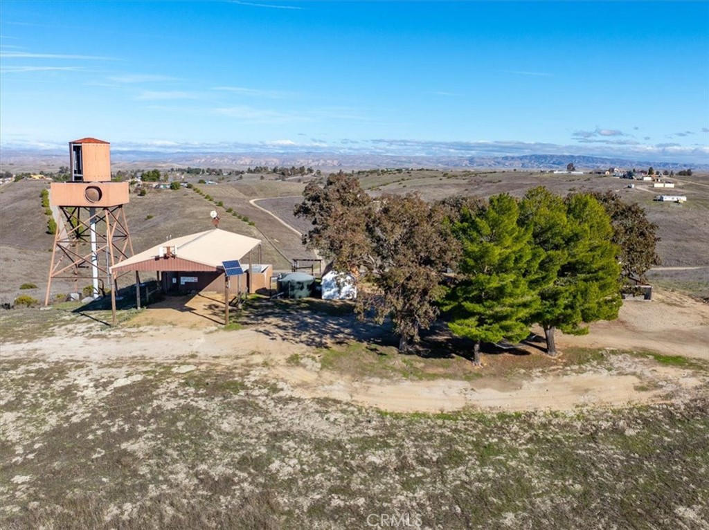 3815 Highway 41 Paso Robles, CA 93446 - Photo 29 of 40 a view of a terrace with a garden