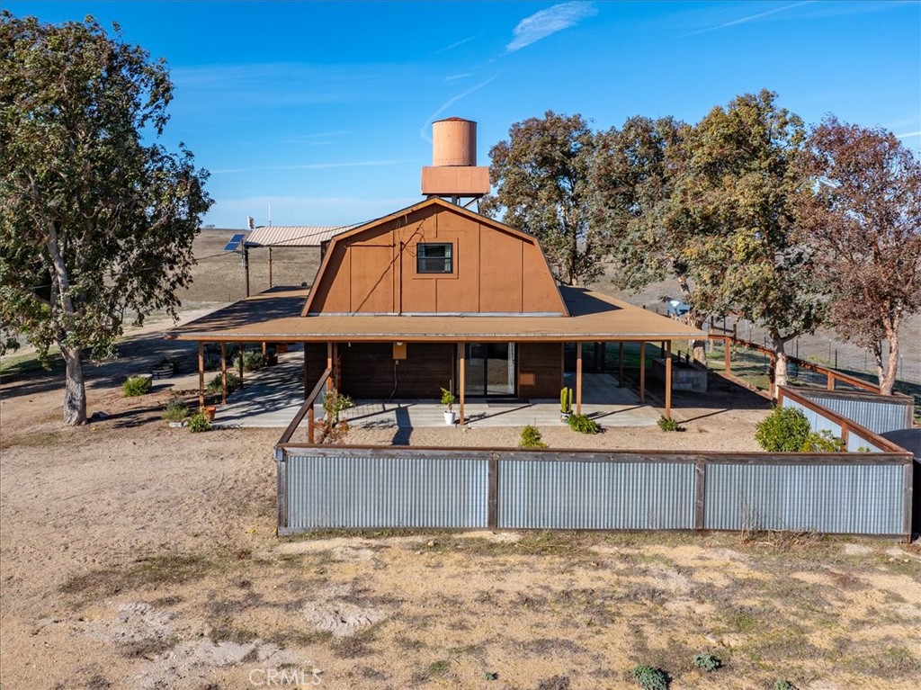 3815 Highway 41 Paso Robles, CA 93446 - Photo 30 of 40 a front view of a house with a yard