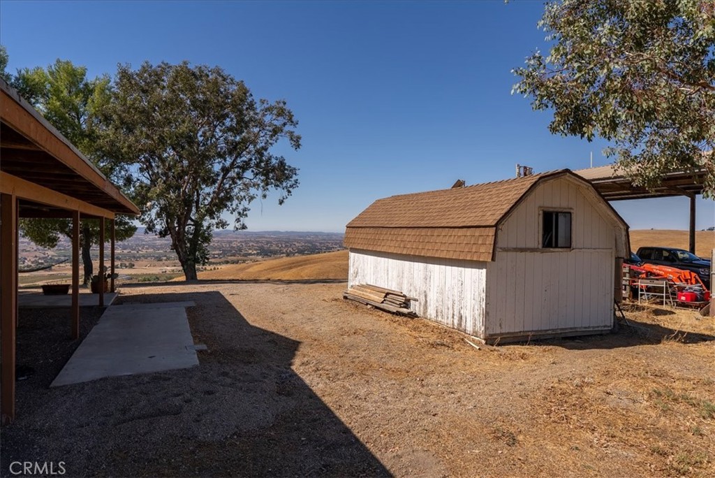 3815 Highway 41 Paso Robles, CA 93446 - Photo 39 of 40 a view of a outdoor space with trees