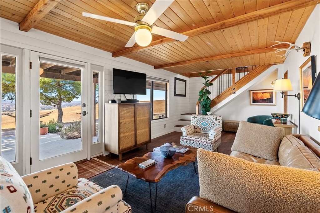 3815 Highway 41 Paso Robles, CA 93446 - Photo 5 of 40 a living room with furniture and a flat screen tv