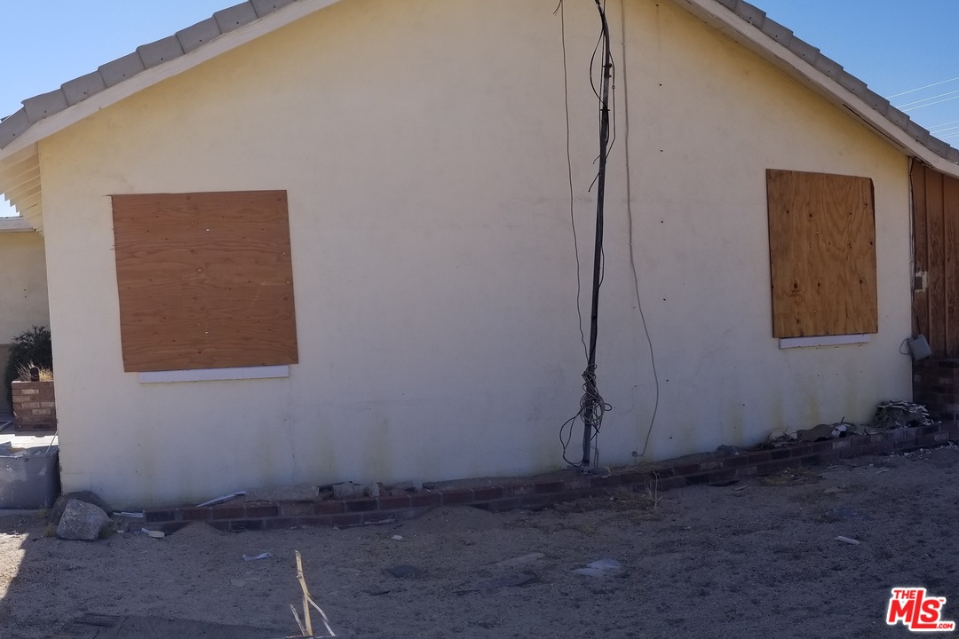19873 Tussing Ranch Road Apple Valley, CA 92308 - Photo 3 of 15