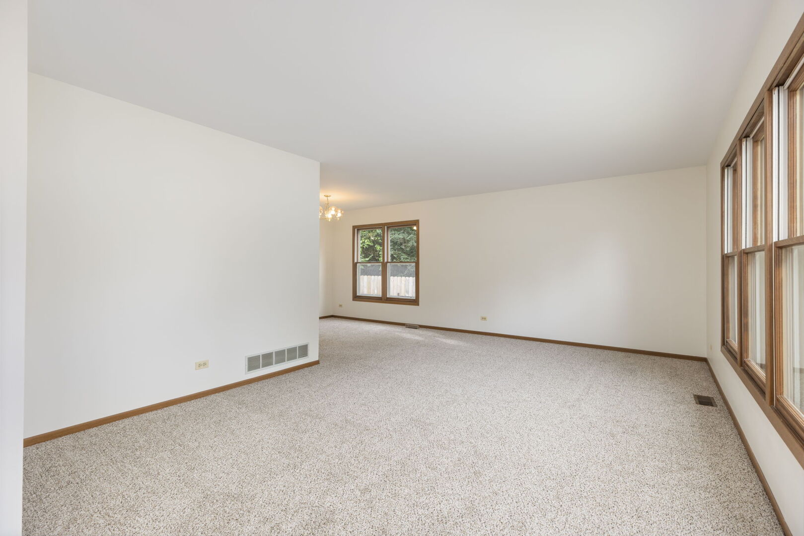1941 Valley Road Lombard, IL 60148 - Photo 4 of 37 Gallery Image 4