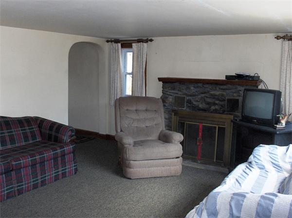 424 Berlin Road Marlborough, MA 01752 - Photo 4 of 17 Gallery Image 4